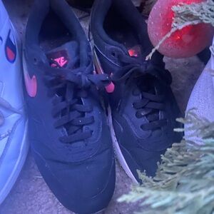 Nike Air Max Black and Pink Sneakers
